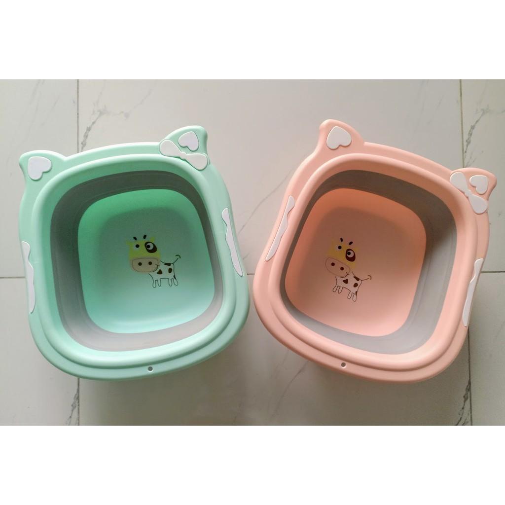 Chậu rửa mặt bò sữa chậu thường và chậu có thể gấp gọn dễ dàng mang đi lại cho bé