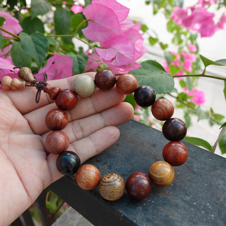Vòng tay chuỗi hạt gỗ đàn hương - T021