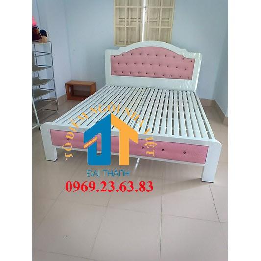 Giường sắt màu Trắng hồng hộp kích thước 1m8x2m hàng cao cấp