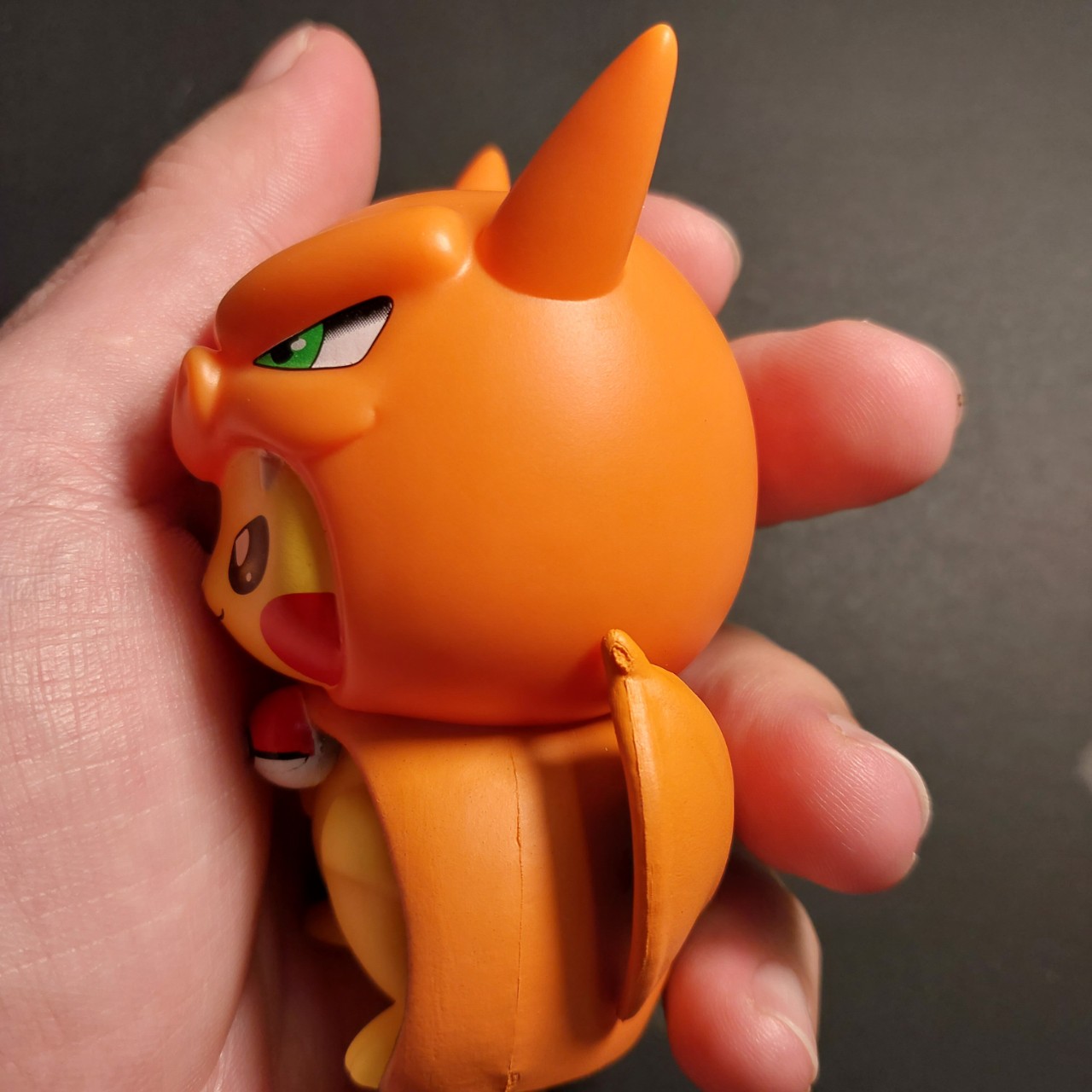 Mô hình Pokemon gapcha Chibi Pikachu khoát áo Charizard rồng lửa 2059 8-2