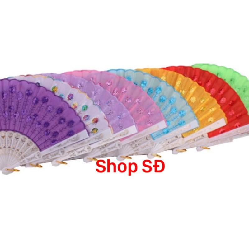 Quạt xếp vải cổ điển - ngẫu nhiên