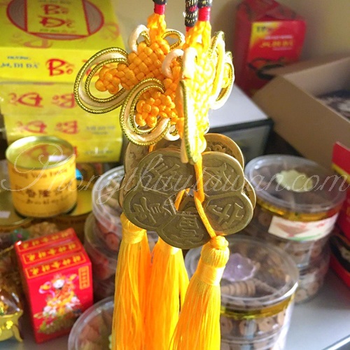 Dây xu Hoa Mai 1 xu màu vàng - Vật phẩm phong thủy.