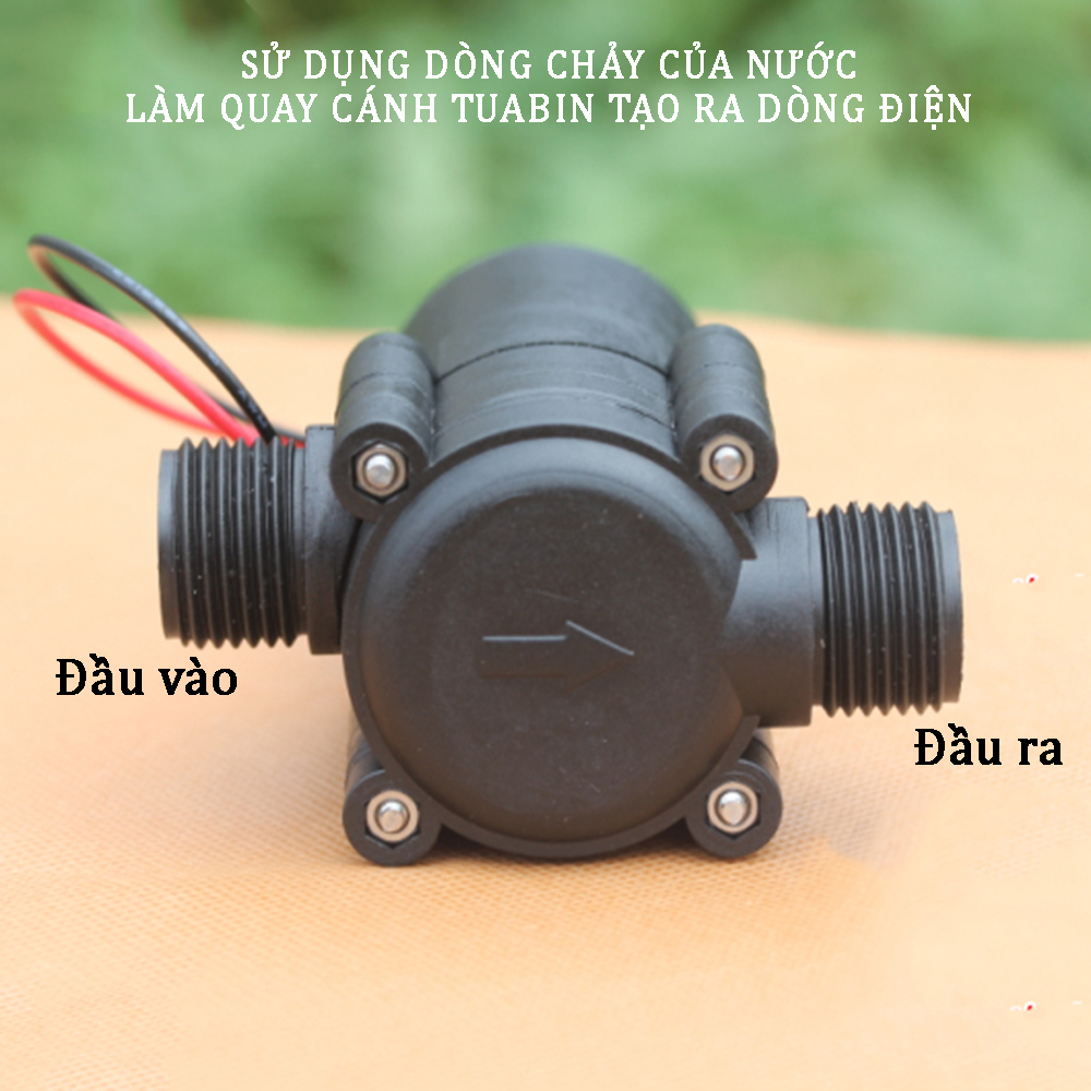 Máy phát điện mini 18V dựa vào dòng nước làm quay cánh tuabin phát sinh dòng điện một chiều công suất tối đa 3.5W, dòng điện 260mA