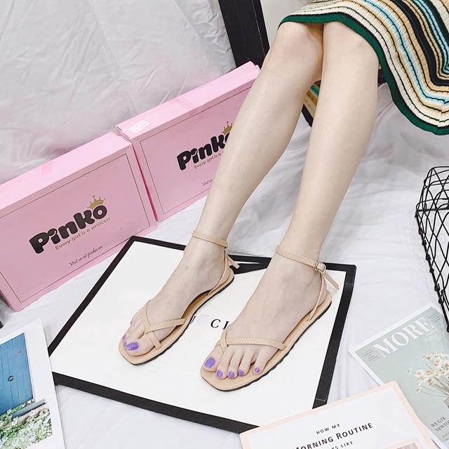 Sandal dây mảnh xỏ ngón mũi vuông