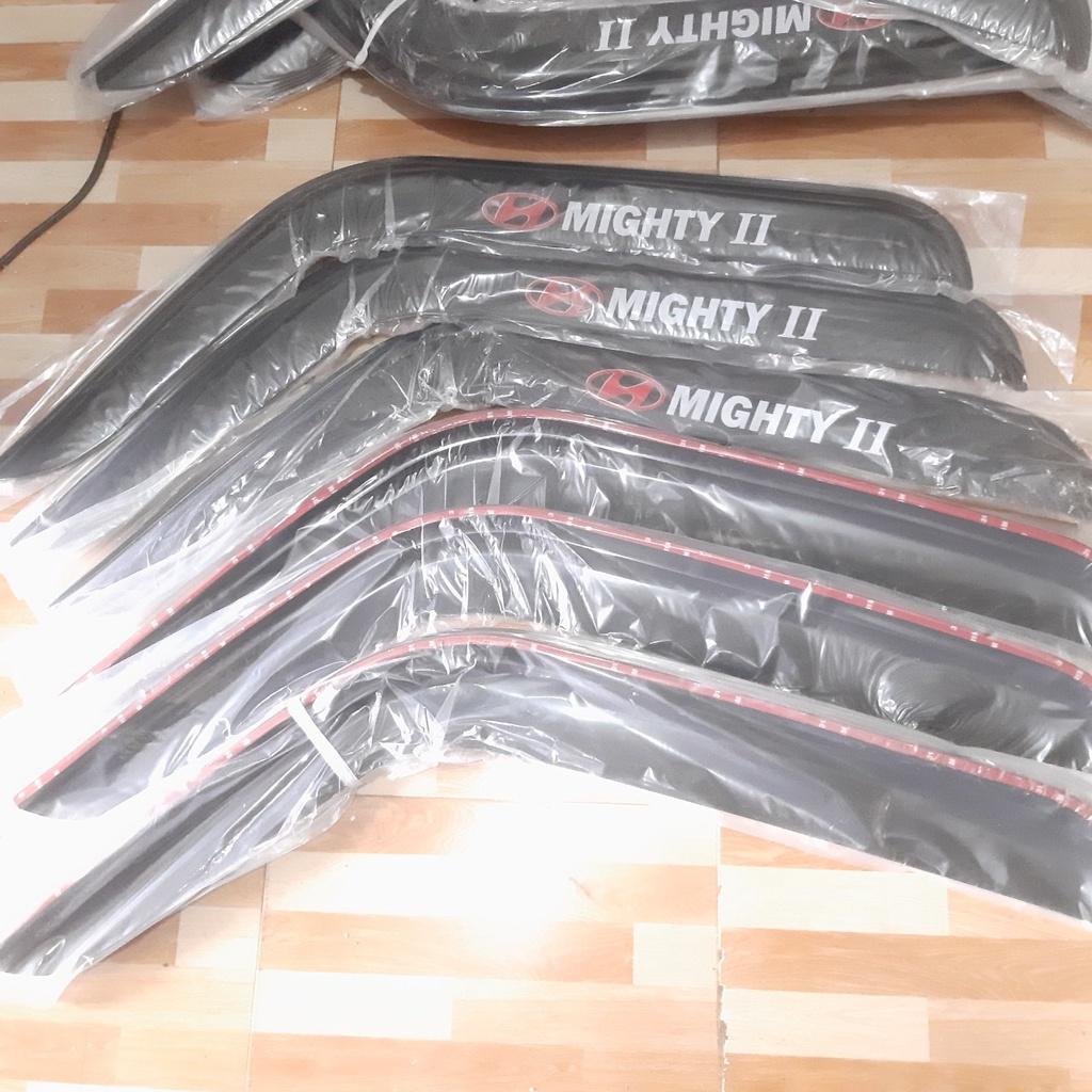 Bộ vè che mưa cao cấp dành cho xe tải Hyundai Mighty .