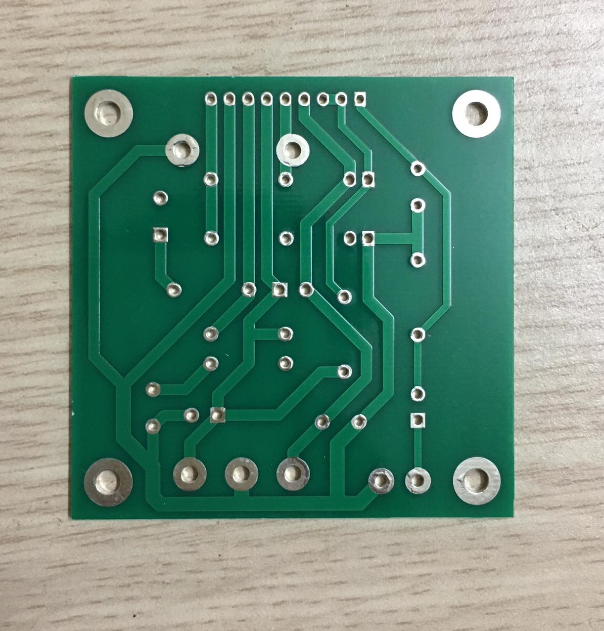 Mạch khuếch đại âm thanh sử dụng chip TDA1514A