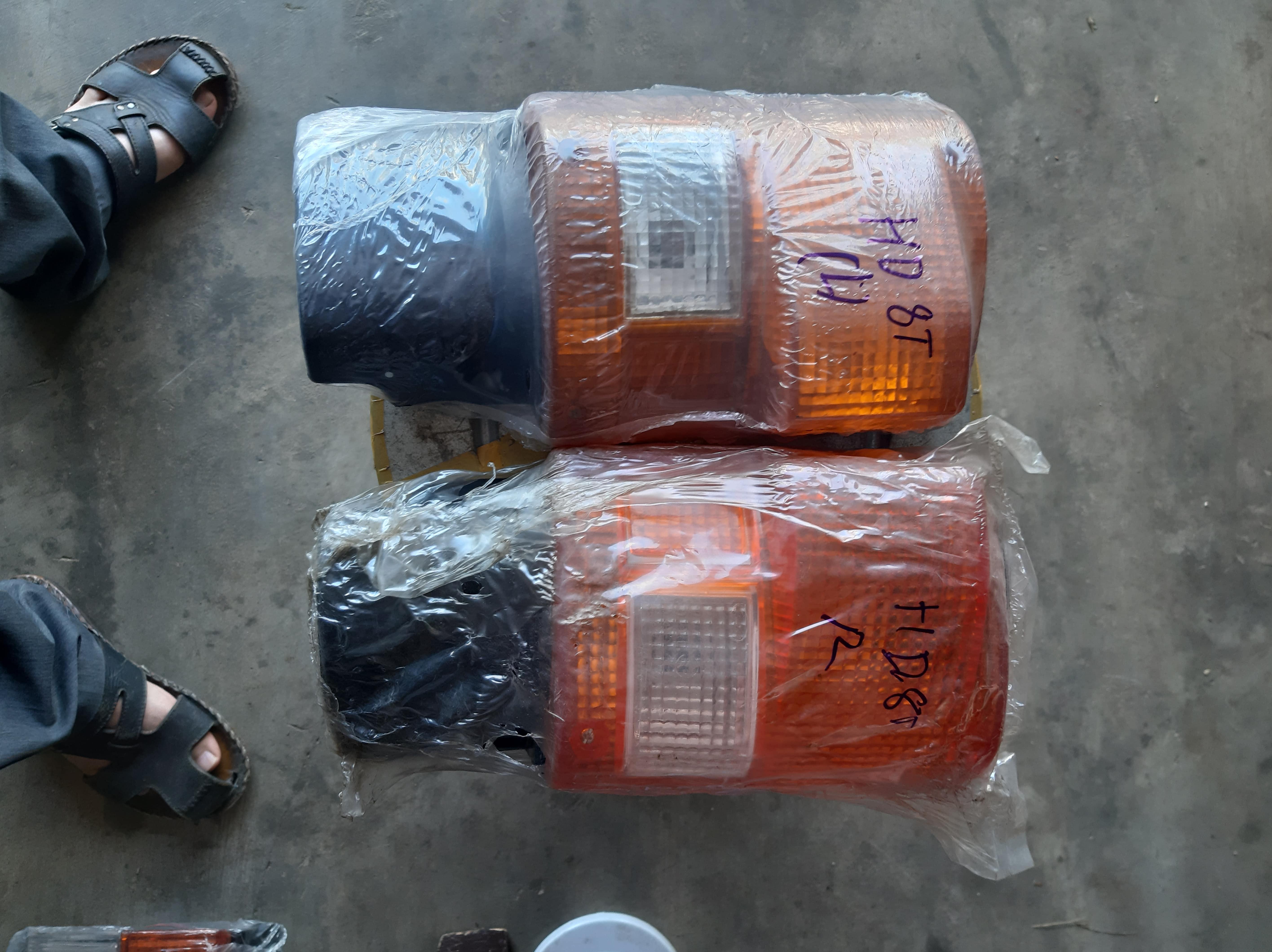 Đèn xi nhan xe ben Hoa Mai 2.5 tấn, 3.5 tấn, 4.0 tấn. Rẻ hơn khi mua cả cặp