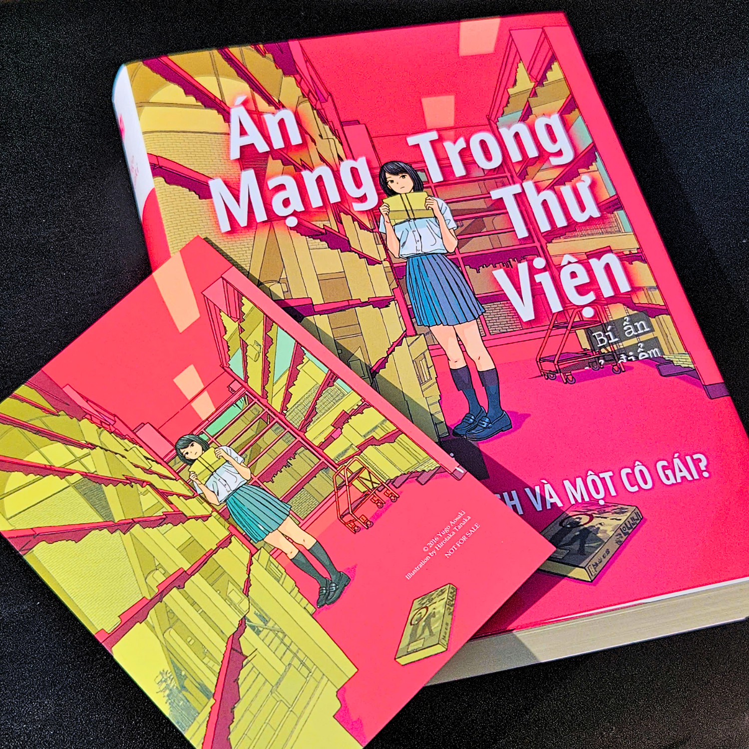 Sách - Án Mạng Trong Thư Viện - Bí Ẩn Lời Chỉ Điểm Đẫm Máu - Bản Đặc Biệt - Tặng Kèm Obi + Bookmark + Postcard Bồi