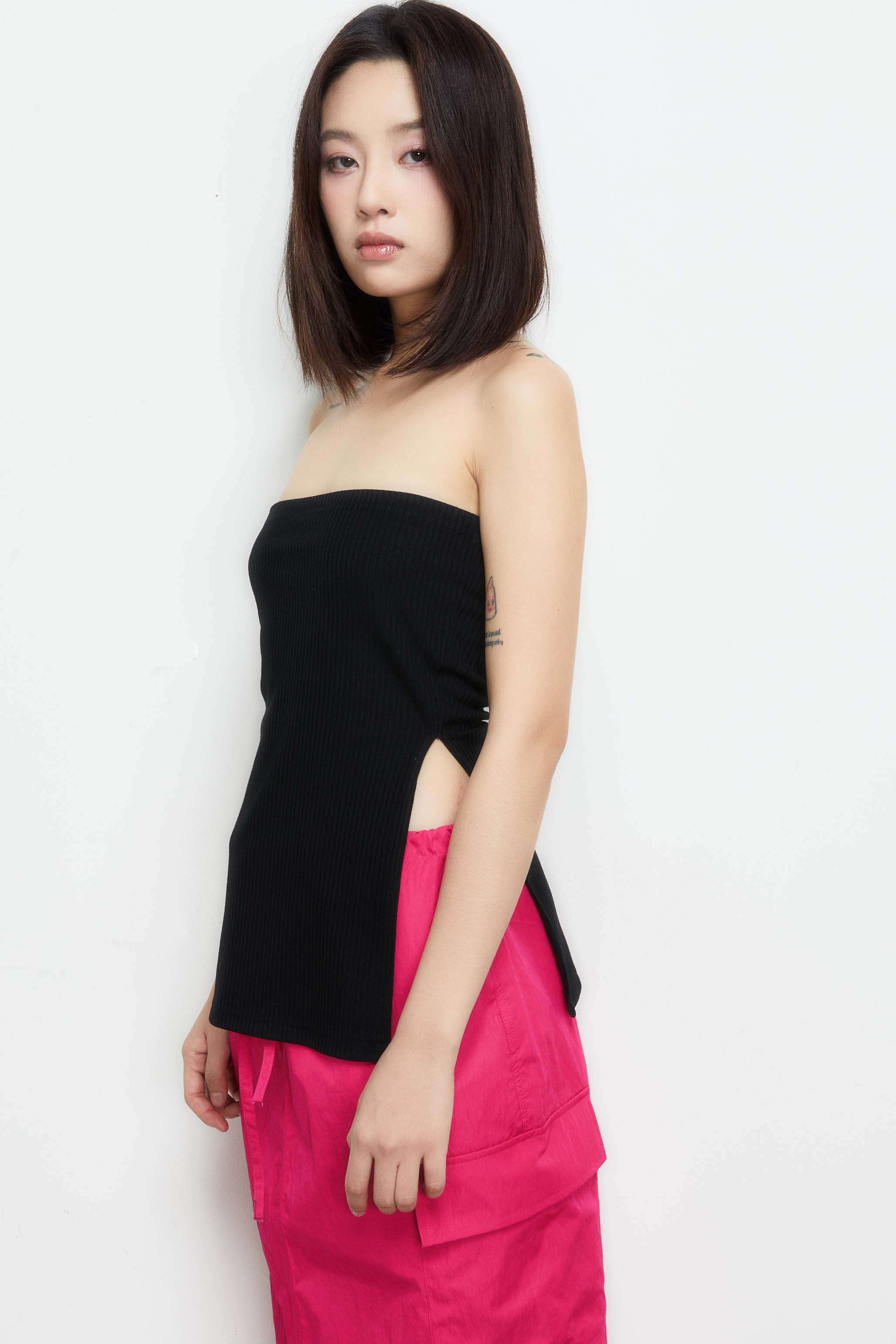 DOTTIE - Áo ống thun xẻ tà T0651