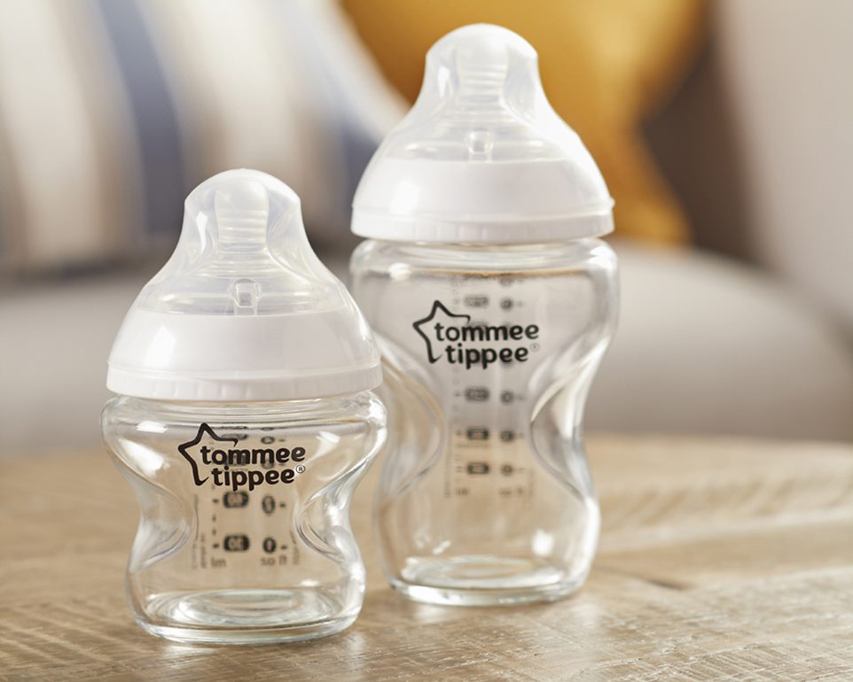 COMBO Ty ngậm silicon siêu nhẹ cho bé Tommee Tippee Ultra Light 6-18 tháng &amp; Bình sữa thuỷ tinh Tommee Tippee 250ml