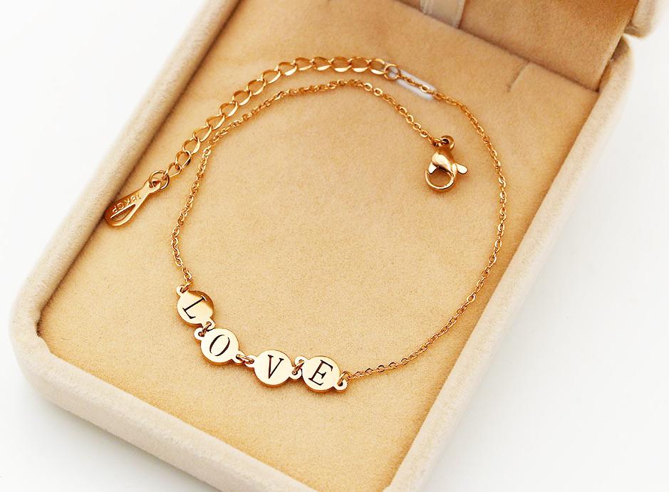 Lắc Chân Titan chữ Love sang chảnh LCN166