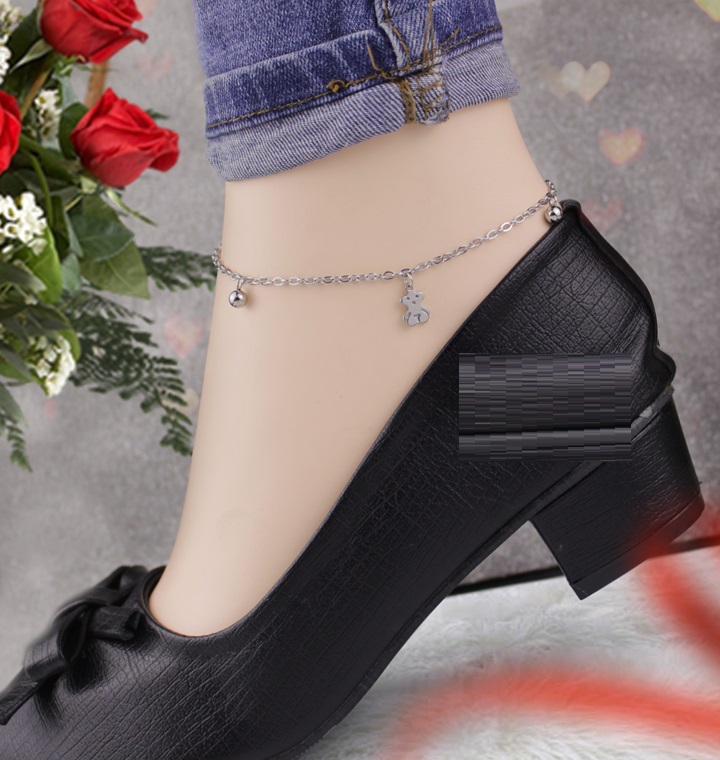 Lắc chân hình con gấu