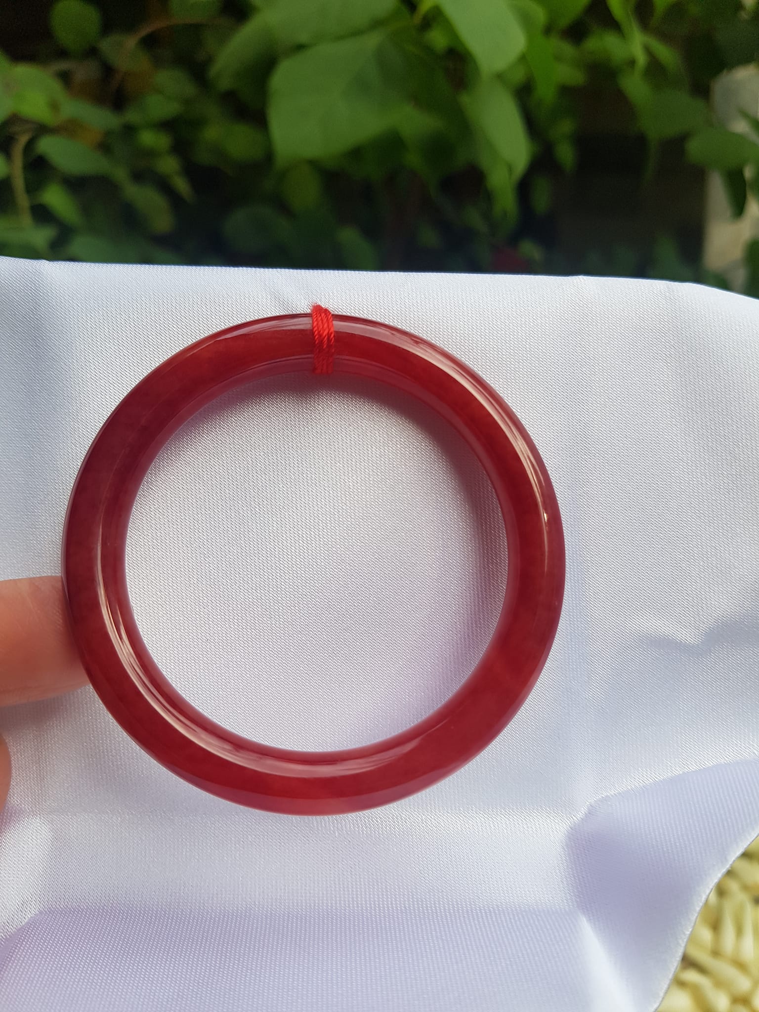 Vòng Cẩm Thạch Đỏ đẹp I Size 49mm Vòng tay đỏ đỏ đậm đẹp đeo lên may mắn chuẩn hợp Nữ mệnh Hỏa mệnh Thổ ạ Nữ cân nặng 45kg -> 51kg đeo vừa tay đẹp xinh tay ạ