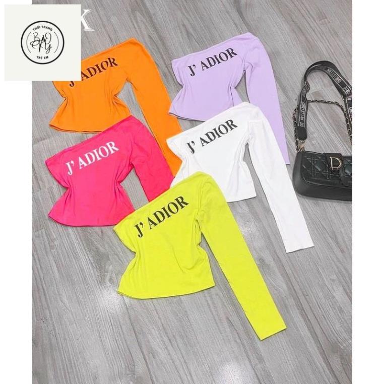 Áo body ôm, kiểu hở vai cá tính, sành điệu cho bé gái dạo phố