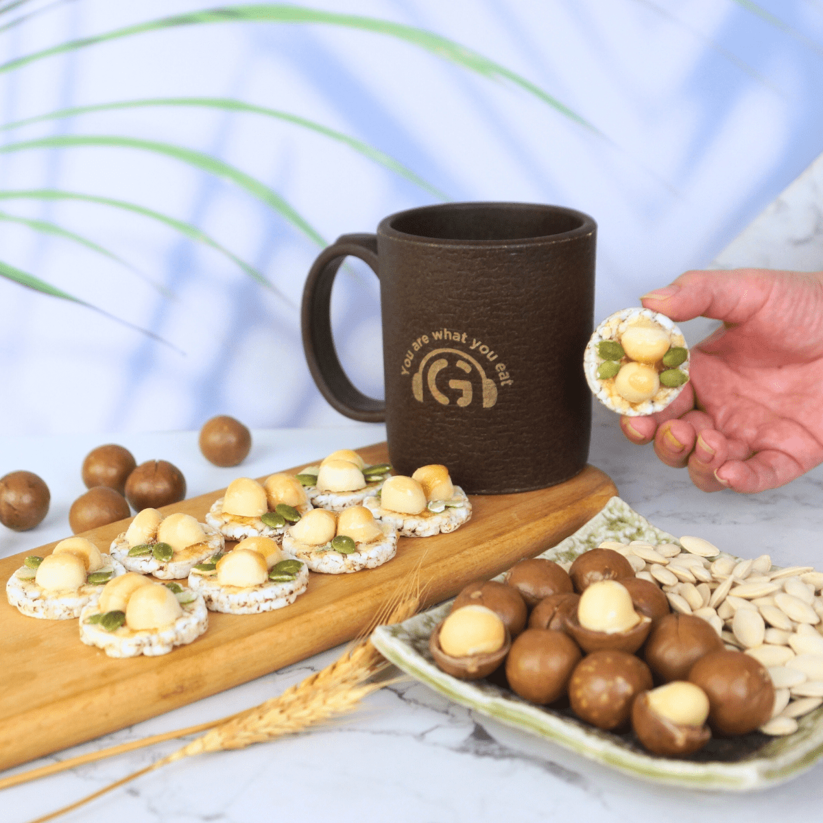 Snack gạo lứt phủ macca GUfoods - Topping siêu hạt, Giòn rụm, Thơm bùi, Giàu dinh dưỡng, Healthy, Eat clean, Thuần chay