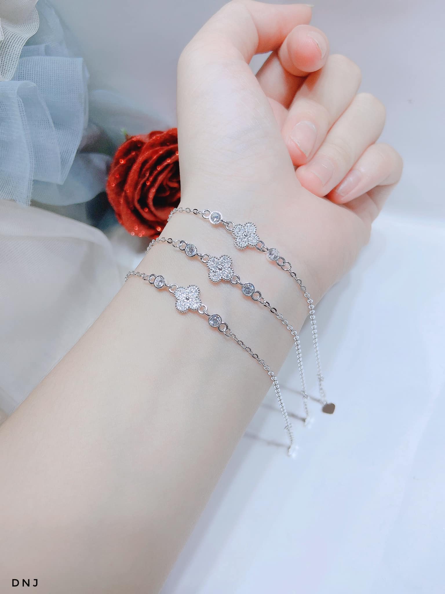 Lắc tay nữ thời trang chất liệu bằng bạc s925 MS085t