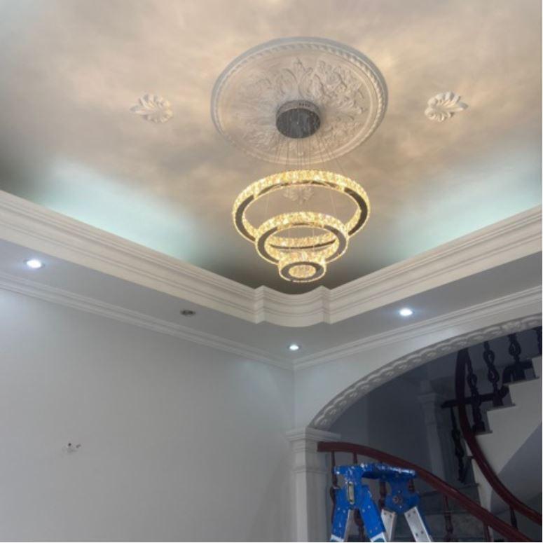 Đèn thả pha lê 3 vòng to sang trọng kiểu dáng Bắc Âu hiện đại 3 chế độ ánh sáng