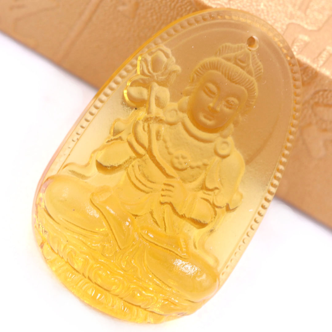 Mặt Phật Đại thế chí thuỷ tinh vàng 3.6 cm kèm móc và vòng cổ dây cao su đen, Mặt Phật bản mệnh