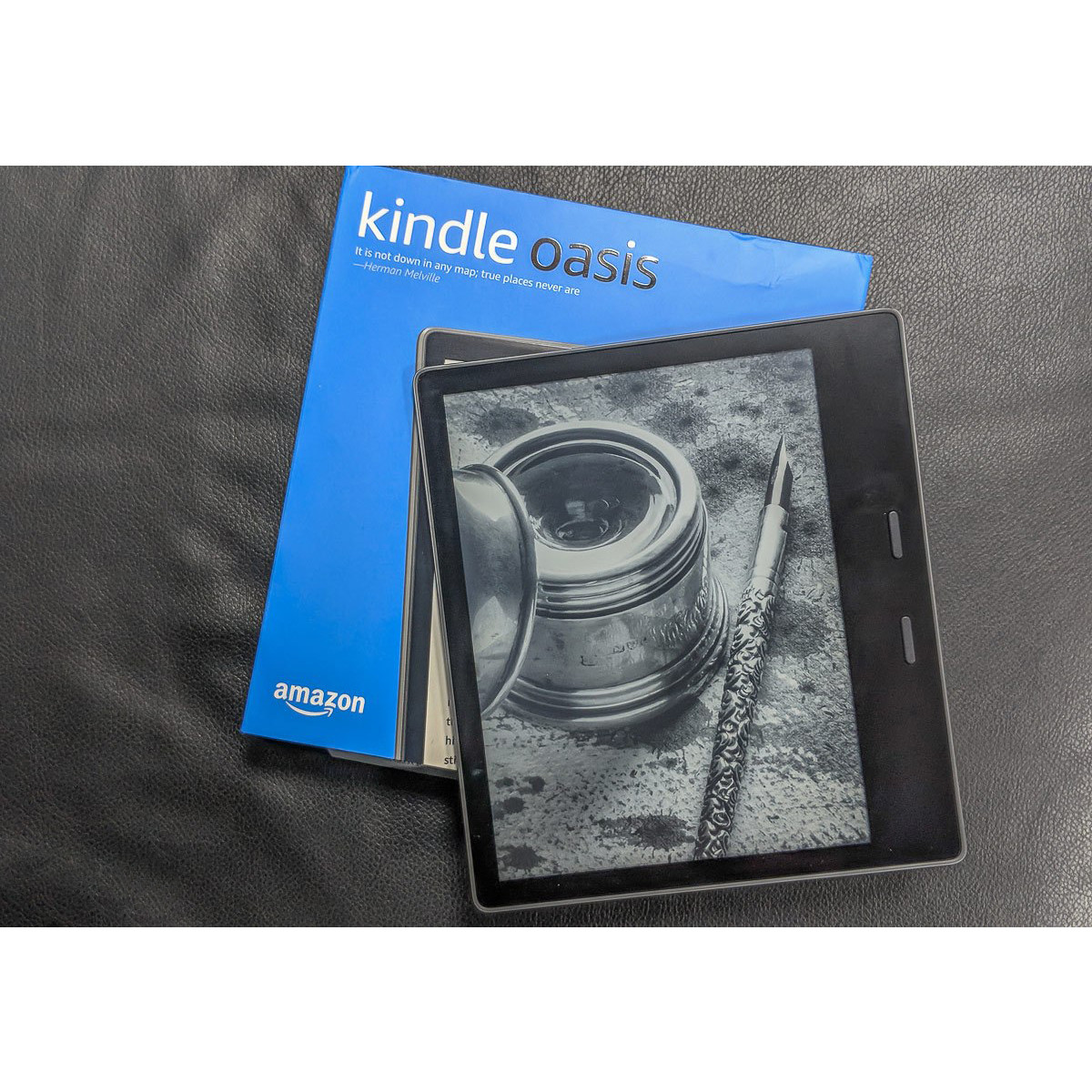 Máy đọc sách Amazon Kindle Oasis 2 - dung lượng 8GB - Hàng nhập khẩu