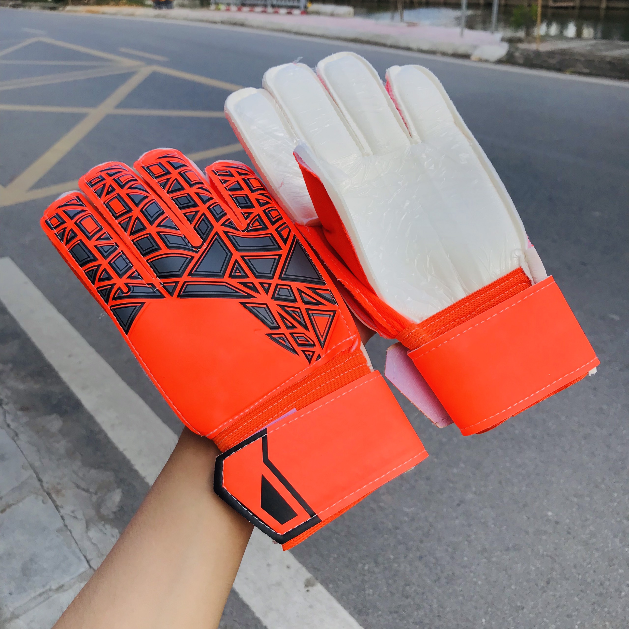 Găng tay thủ môn A01 có xương chuyên bắt đấm bóng cao cấp