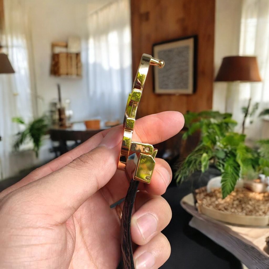 Dây lưng nữ . Gù gai cá sấu sang trọng!