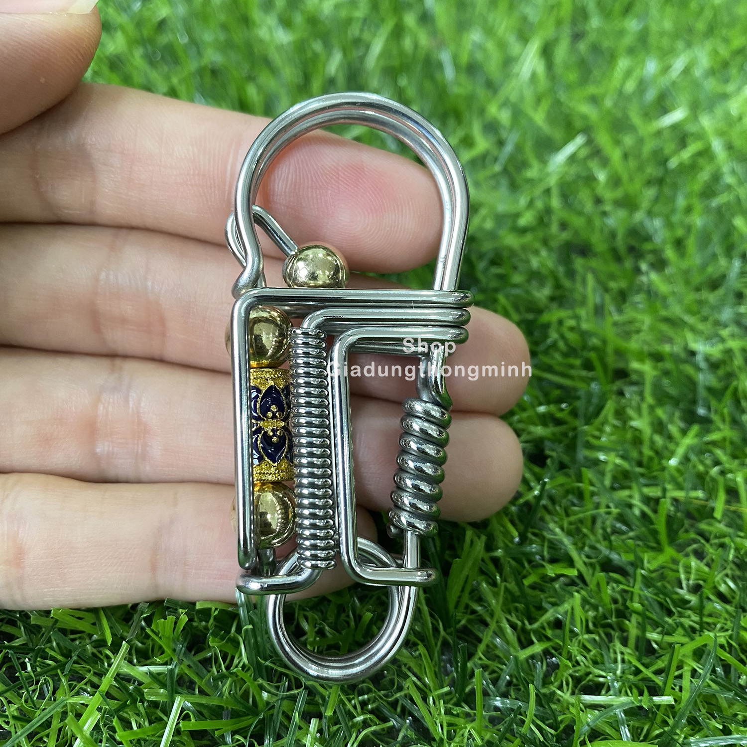 Móc Khóa Ô Tô họa tiết Tím bằng Inox 304 không gỉ Cao Cấp Hàng Việt Nam,Hàng làm thủ công tỉ mỉ , Màu Inox nguyên bản rất Sang và Sạch Sẽ ,Càng Dùng Càng Sáng - Móc khóa Xe Máy bền đẹp