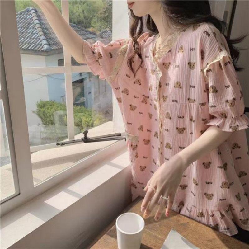 - Bộ ngủ pijama đùi họa tiết xinh xắn 2022