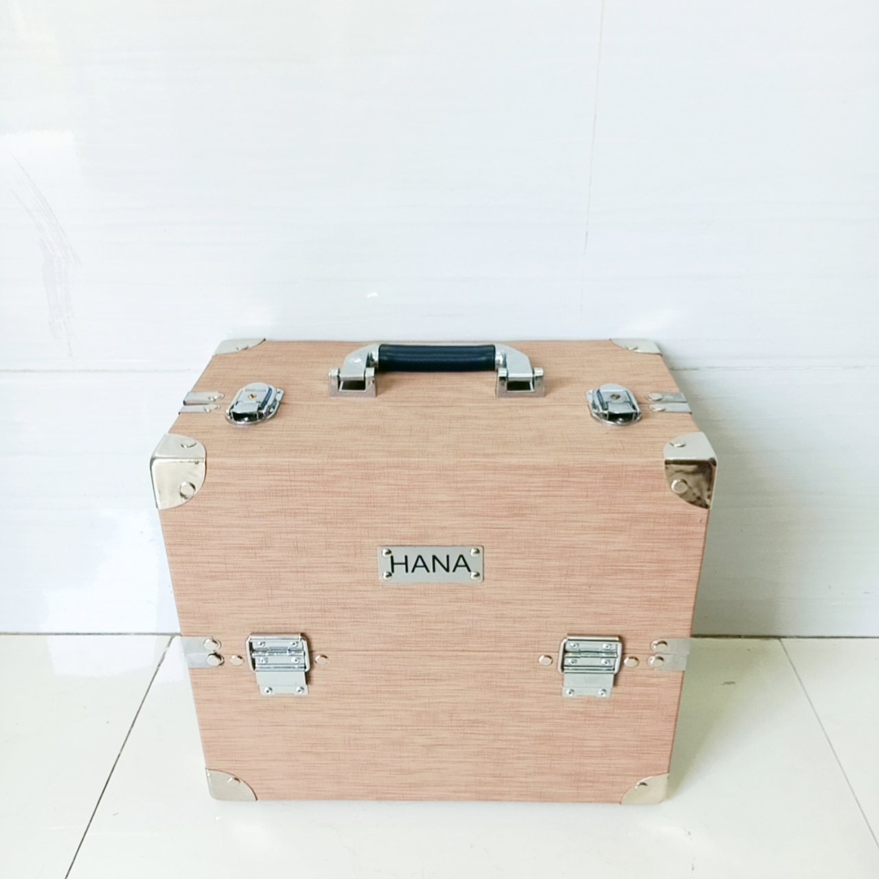 Hàng cao cấp loại 1 - Cốp đa năng Hana size 35x31x20cm chuyên nghiệp có khóa cao cấp bọc góc inox, 3 tầng 6 măm đựng mỹ phẩm, dụng cụ phun xăm, nối mi, đồ nail 