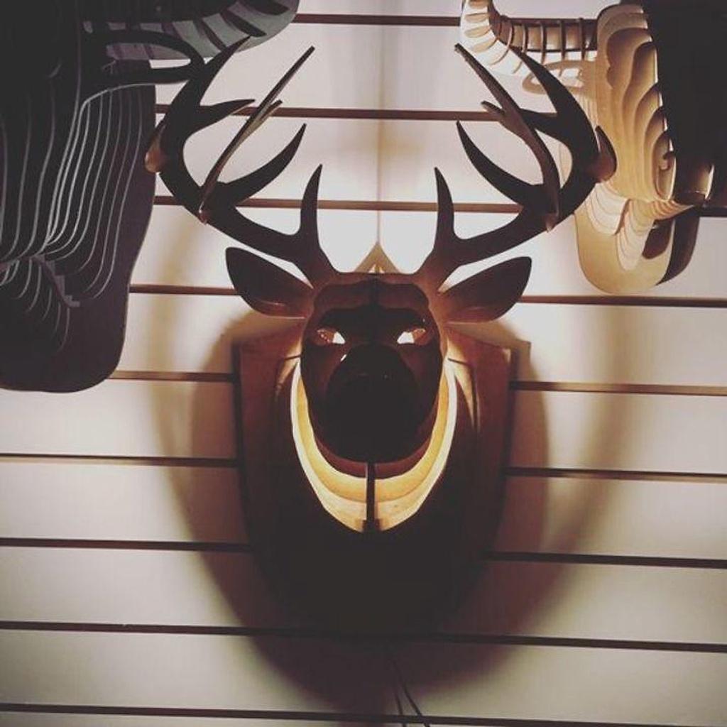 Đèn gỗ đầu hươu treo tường cực chất, thiết kế độc đáo, chất lượng cao. Nhận thiết kế theo yêu cầu