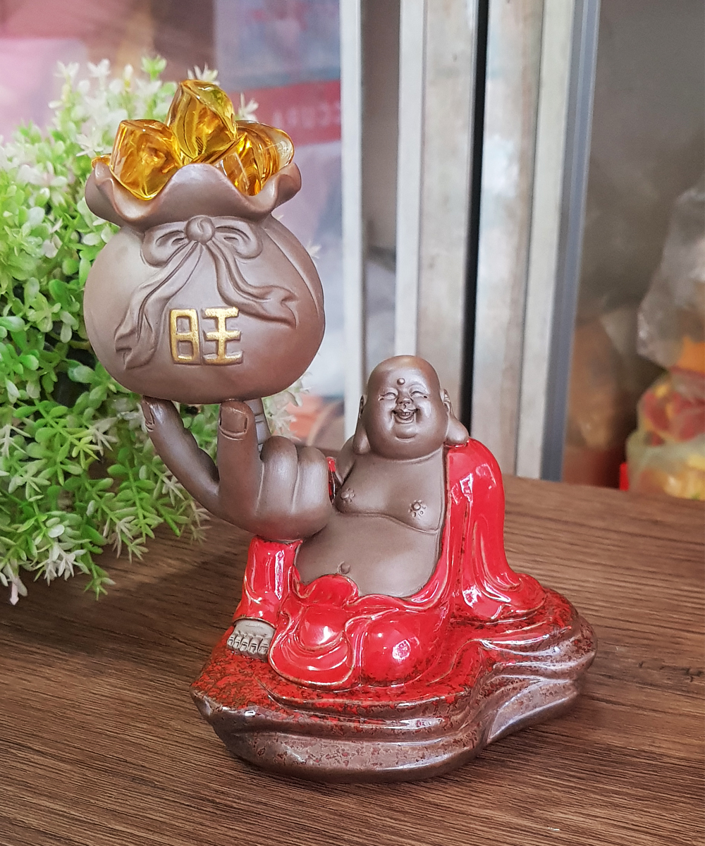 Tượng Di Lặc tử sa mẫu ngồi tay nâng túi càn khôn kèm 15 thỏi vàng 2.5cm