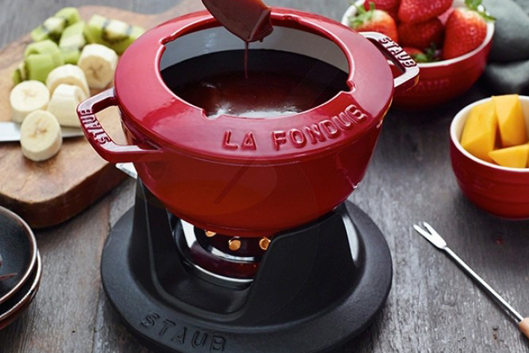 Bộ Fondue Staub Màu Đỏ Cherry – 18cm