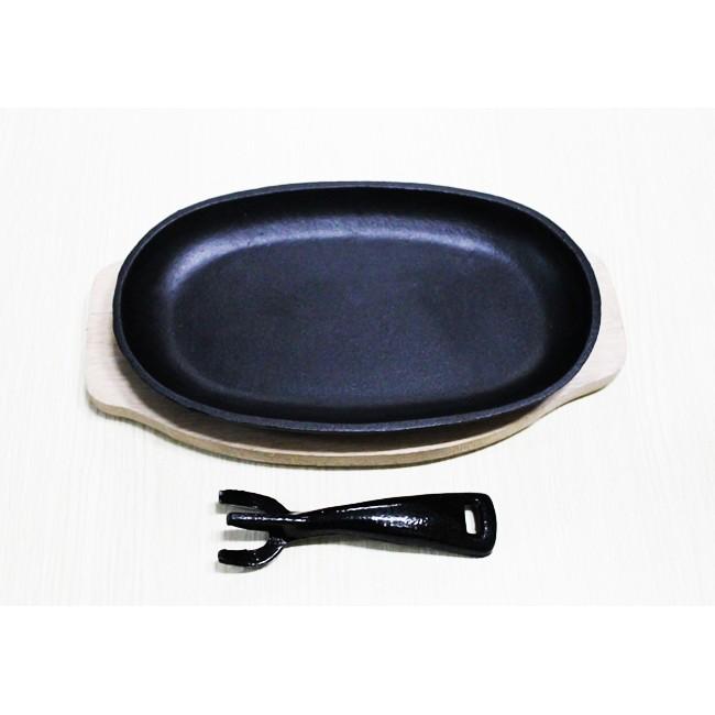 Khay làm beefsteak có đính kèm tay cầm giúp không nóng tay có chống dính