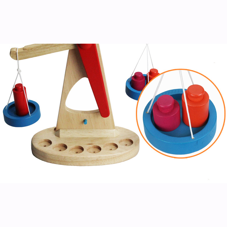 Giáo cụ Montessori – Cân gỗ thăng bằng M64