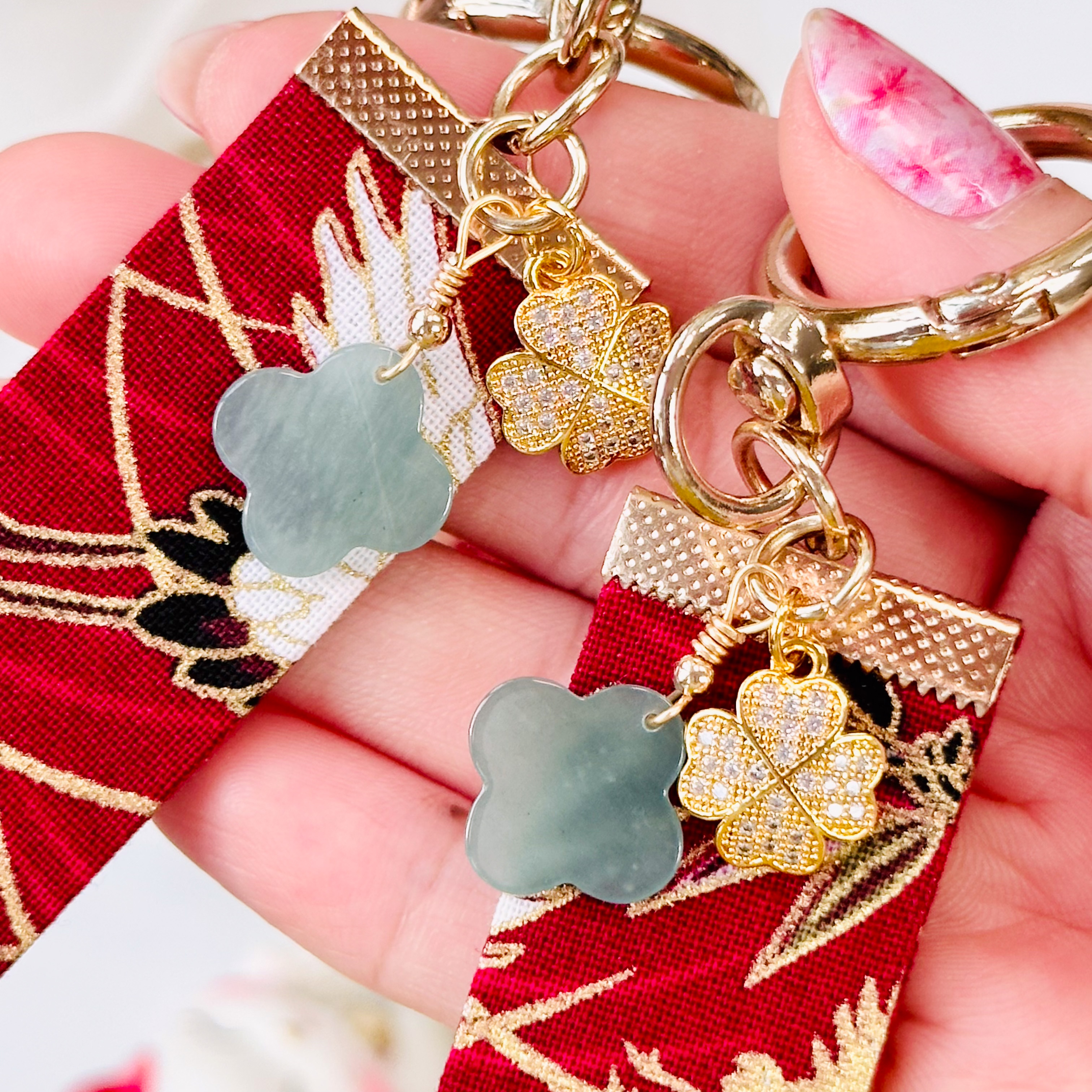 CRZ Fabchain - Phụ Kiện - Blue Water Jade Clover with Clover Charm - Móc Khóa Kèm 1 Viên Đá Ngọc Bích và Hạt Charm Hình Cỏ Ba Lá