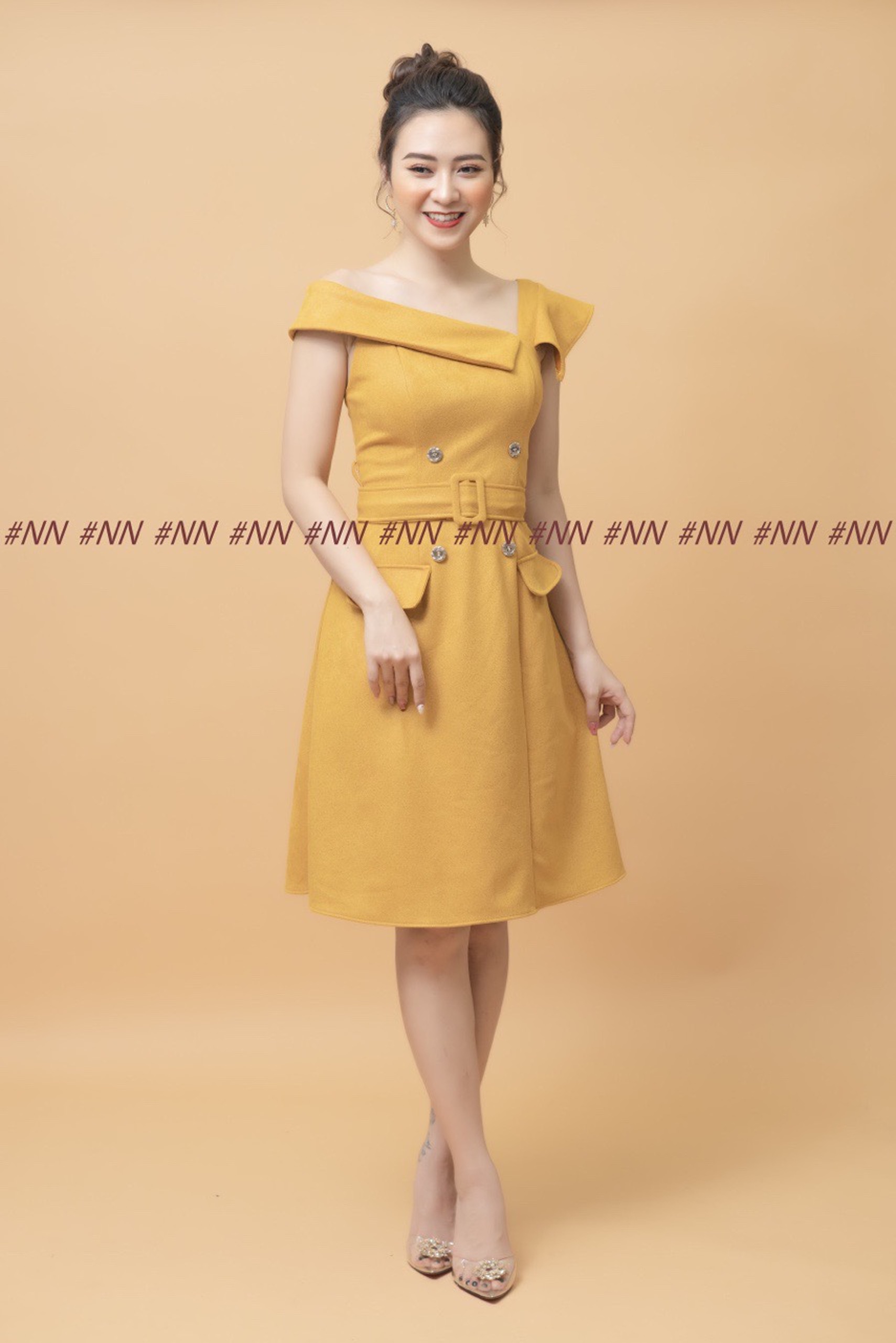 Đầm xòe lệch vai da lộn ánh nhũ cao cấp