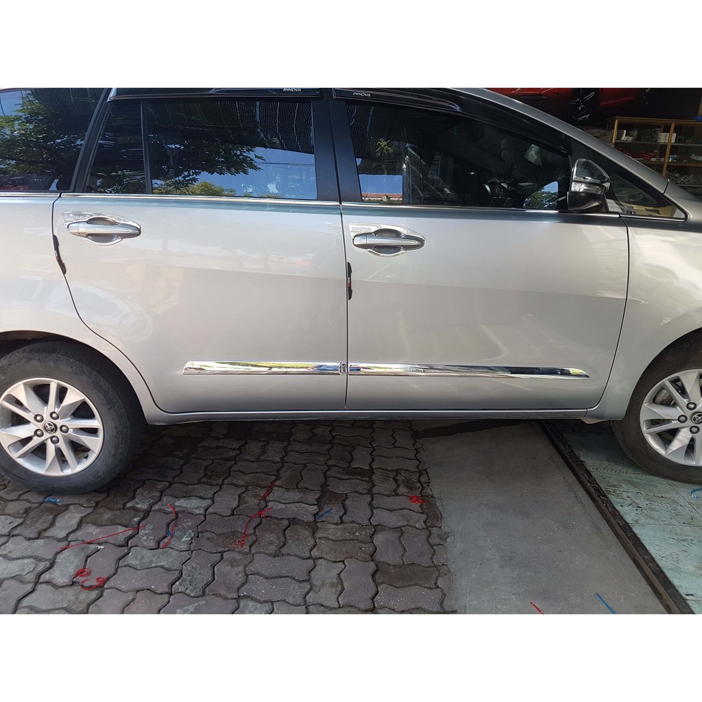Ốp nẹp sườn hông xe Toyota Innova 2017 – 2023 mạ crom cao cấp, sáng bóng