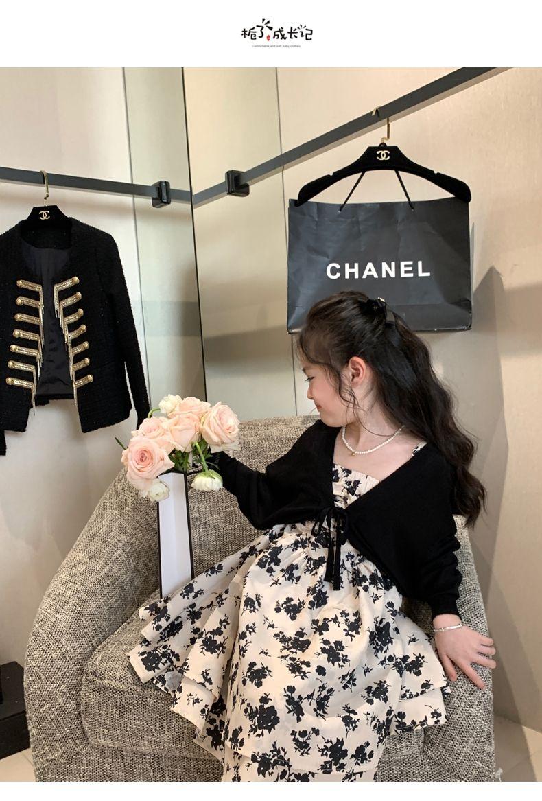 SHUANGYAN Yuanbaoth trẻ em ăn mặc thời trang phù hợp với phong cách phương Tây mùa xuân ăn mặc trẻ em gái mảnh hoa sling váy dệt kim áo choàng