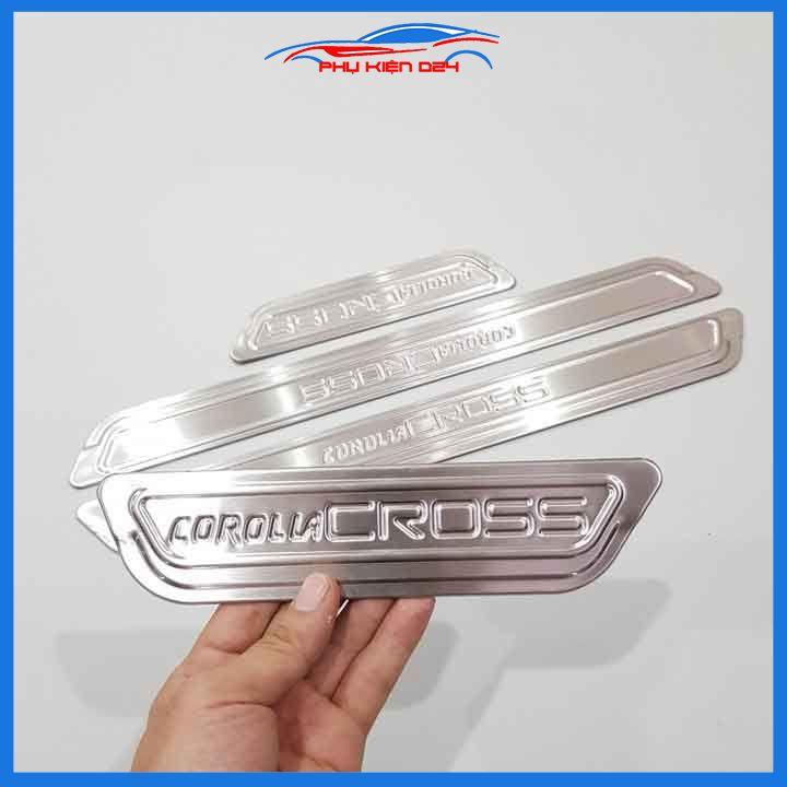 Bộ nẹp bước chân inox ô tô Cross 2020-2021-2022 chống trầy làm đẹp ô tô