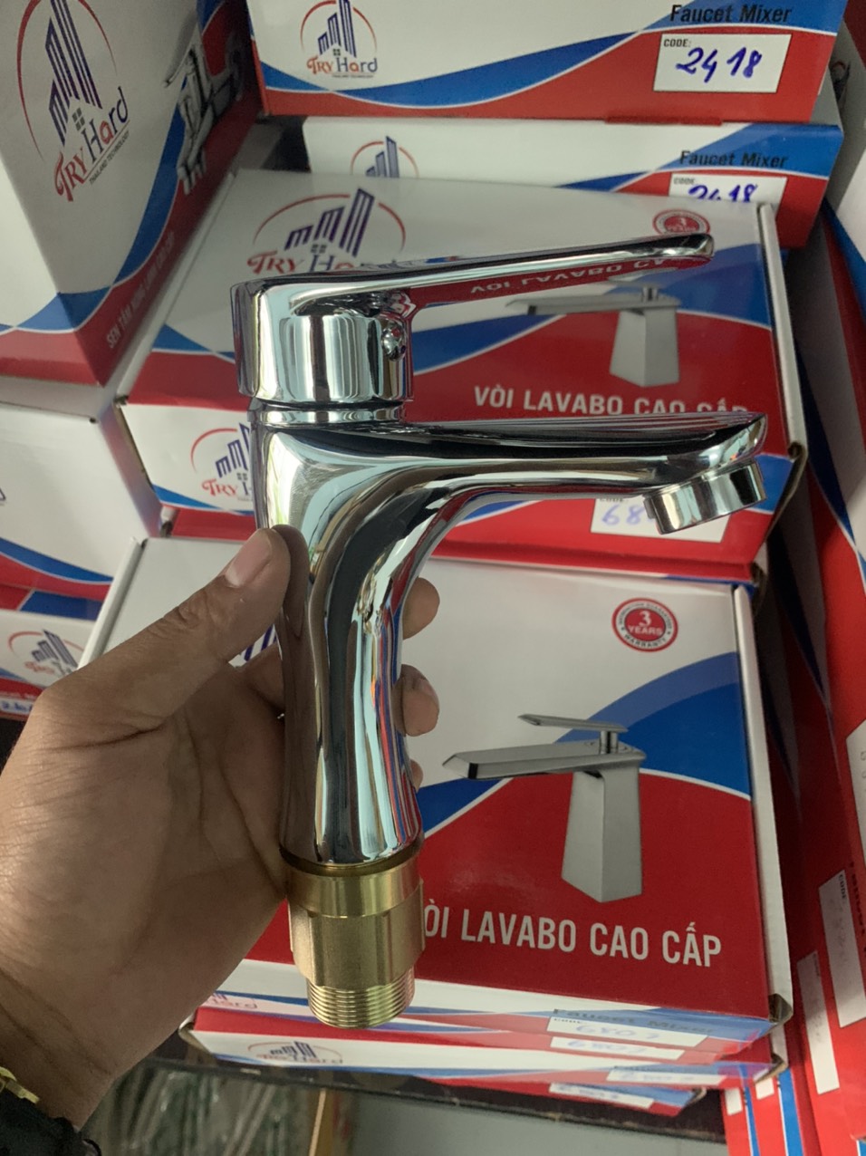 Vòi eo lavabo nóng lạnh đồng thau Try Hard 6803 nặng 573gr