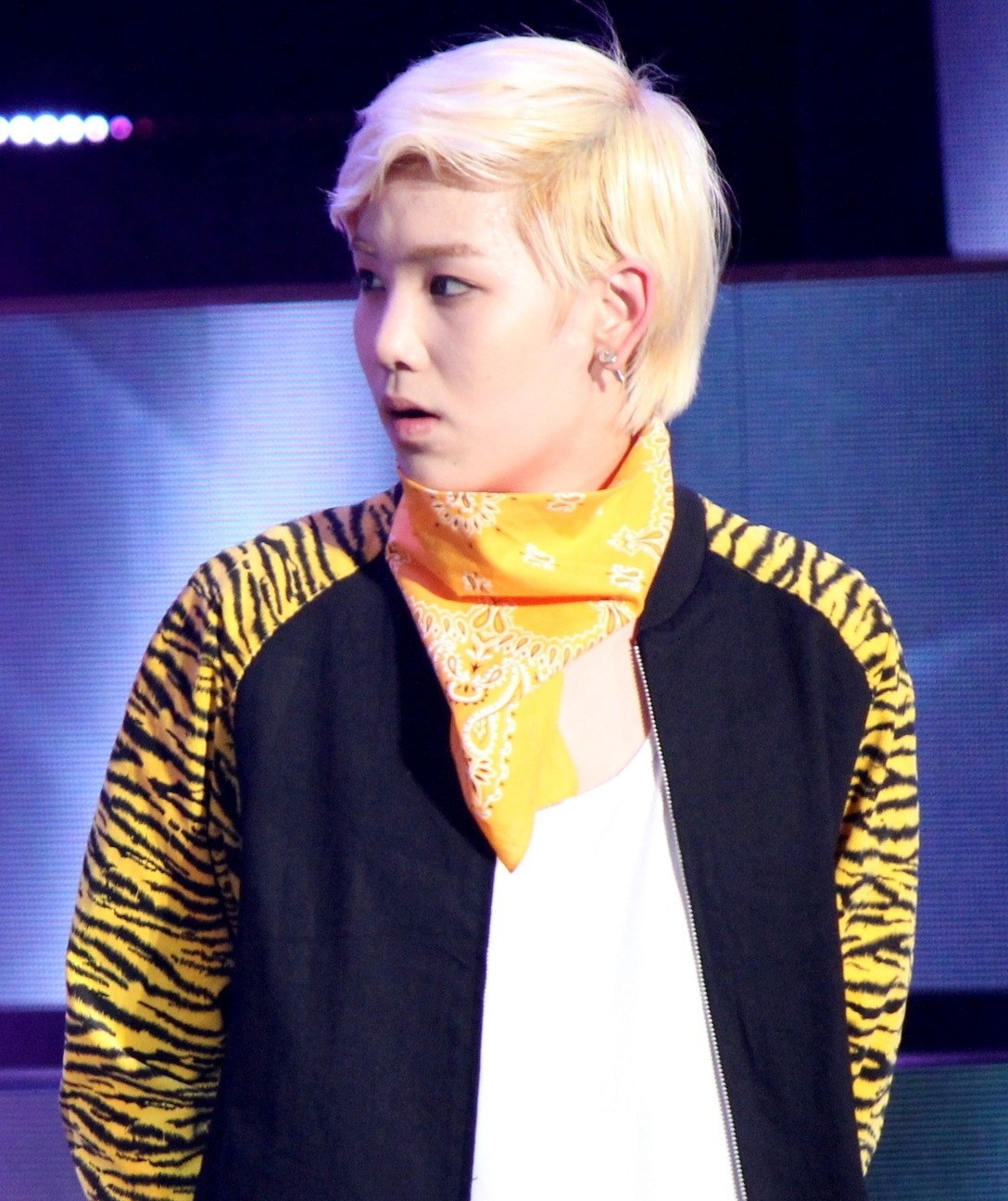 Bông tai ốc vít siêu cool ngầu style Unisex