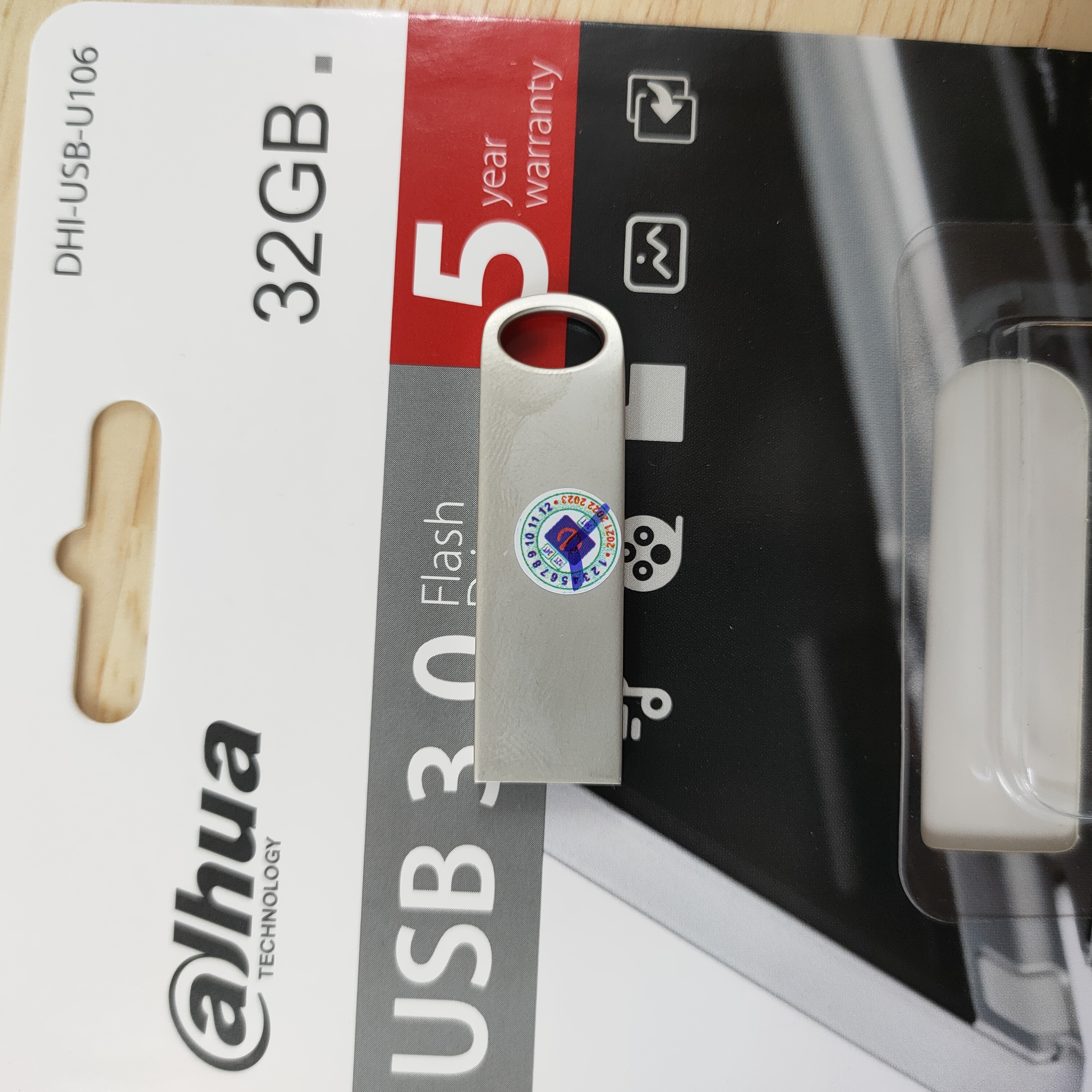 USB 3.0 Dahua U106 32GB Vỏ kim loại Có khuyên móc khóa - Hàng chính hãng