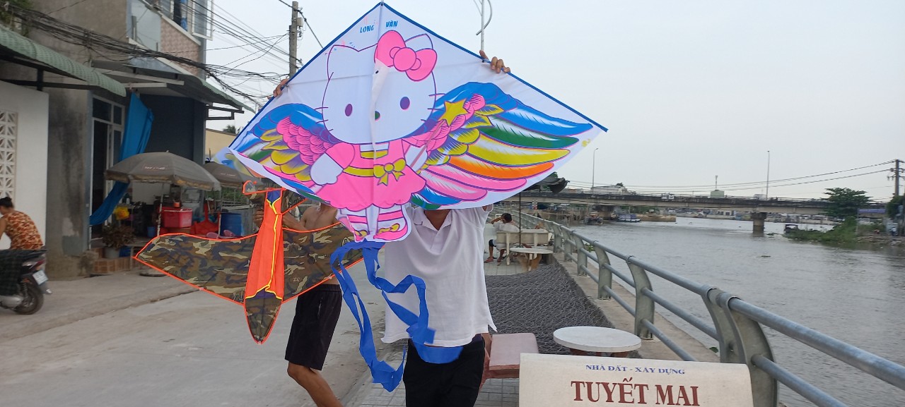 Diều kitty có cánh siêu đẹp