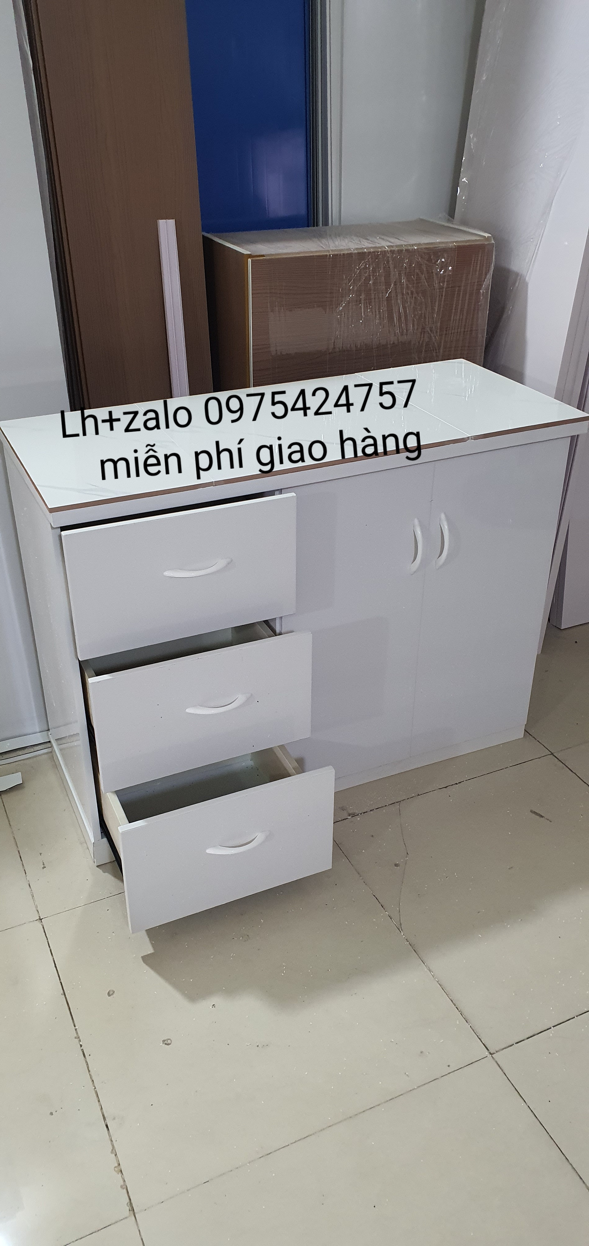 Tủ bếp mặt gạch có ngăn kéo