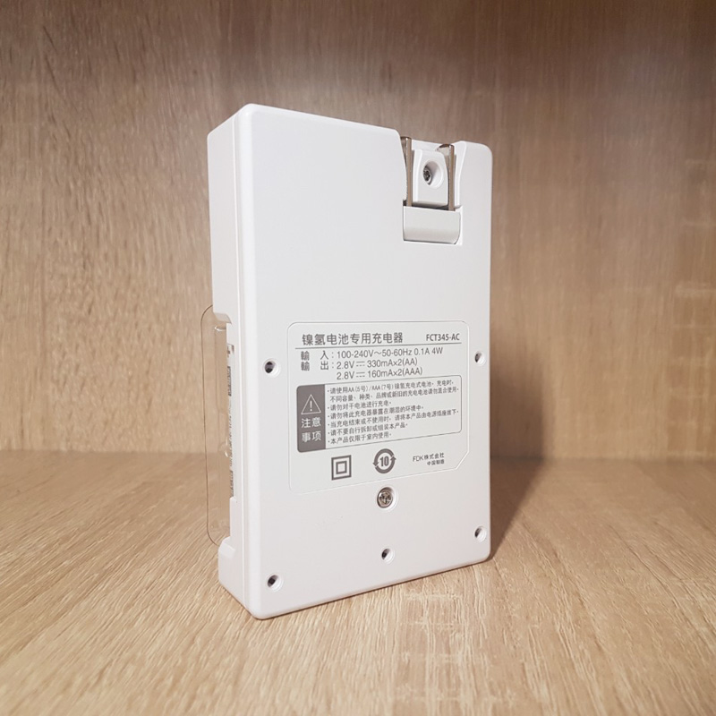 Box sạc kèm 4 pin AA Fujitsu HR-3UTC 1900mAh hàng nội địa box Nhật - made in JAPAN Hàng Nhập Khẩu