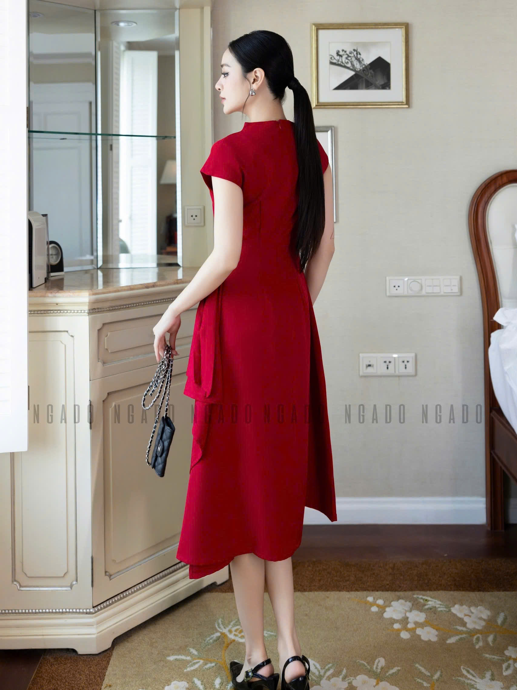 Đầm đỏ cổ cao vạt xéo NGADO