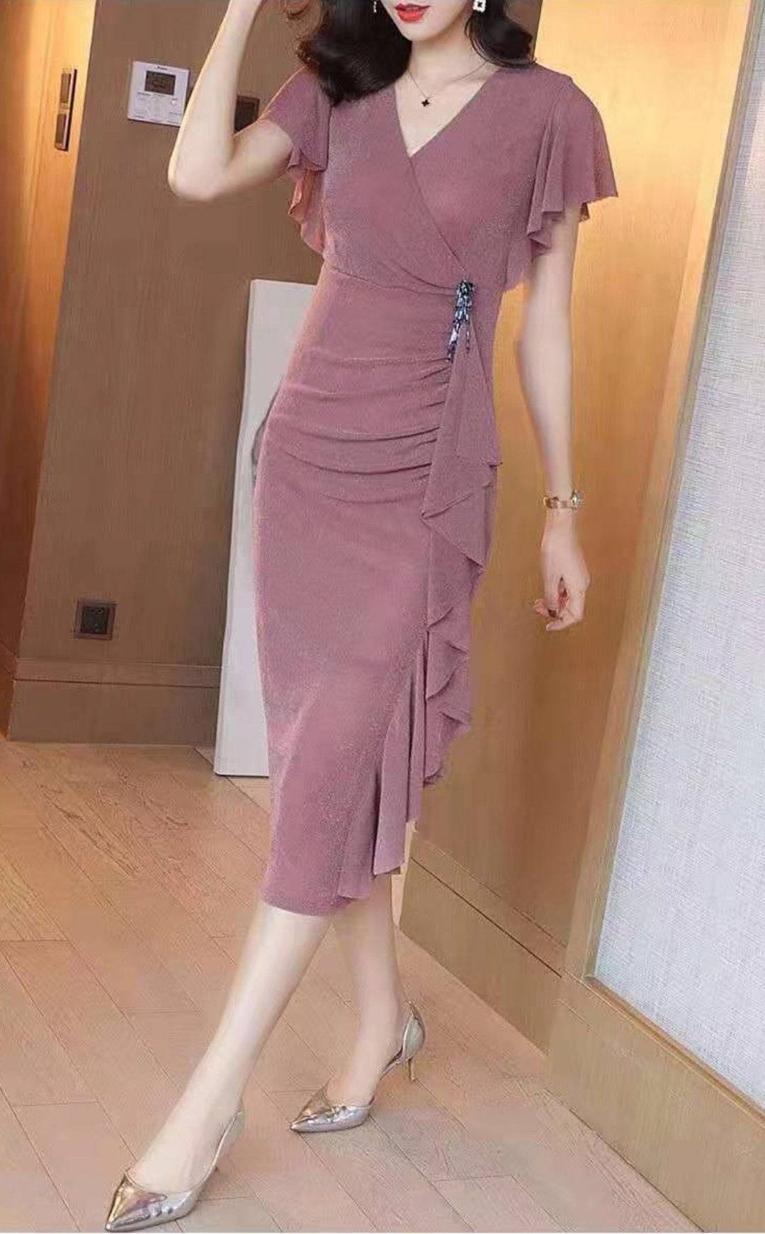 Đầm Ôm Body Phối Bèo Kèm Phụ Kiện Cao Cấp, Sang Trọng, Phù Hợp Mọi Hoàn Cảnh