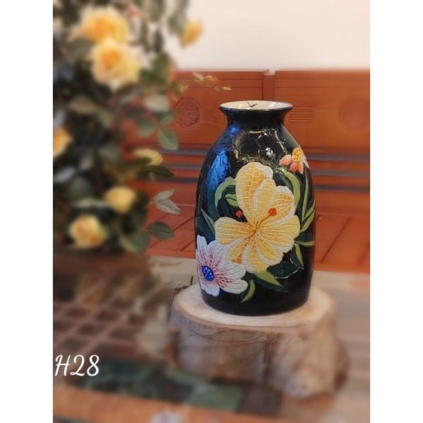 Bình cắm hoa, họa tiết phong cách mosaic. Gốm sứ Bát Tràng.