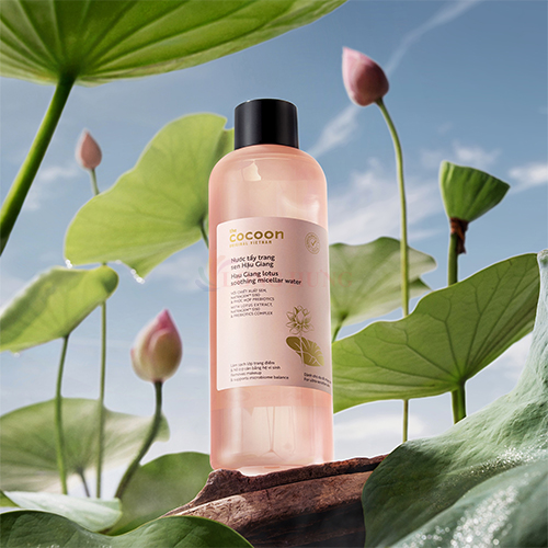 Nước tẩy trang sen Hậu Giang Cocoon Lotus Soothing Micellar Water (500ml) - Hàng chính hãng