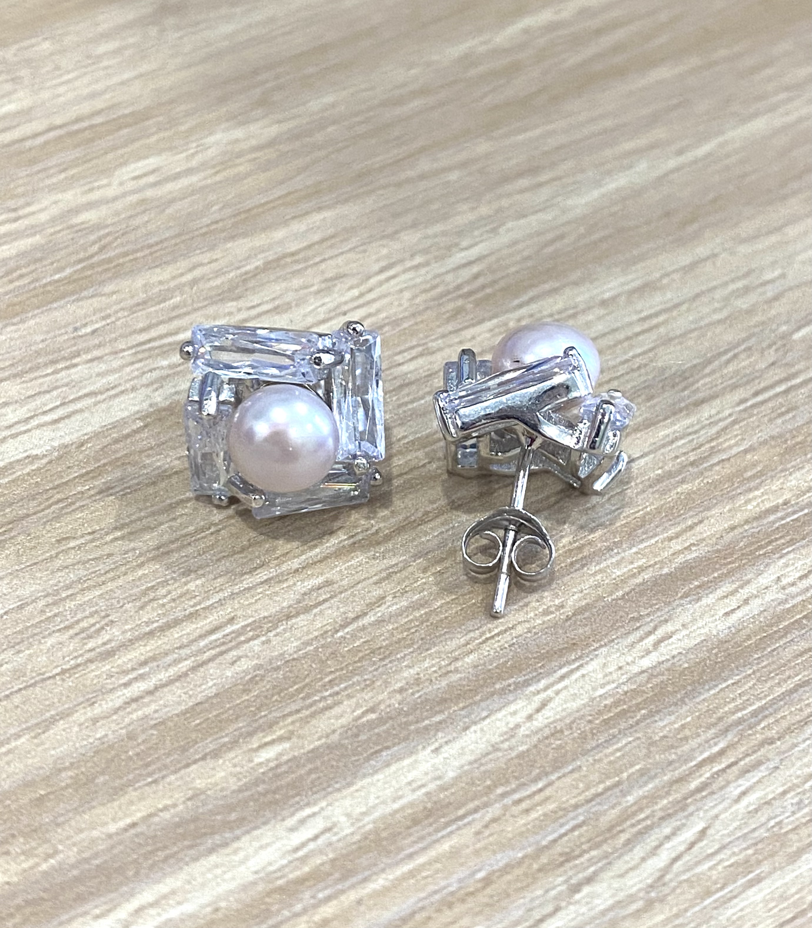 Bông Tai Ngọc Trai Nước Ngọt Ánh Hồng &amp; Đá CZ - MOON Jewelry