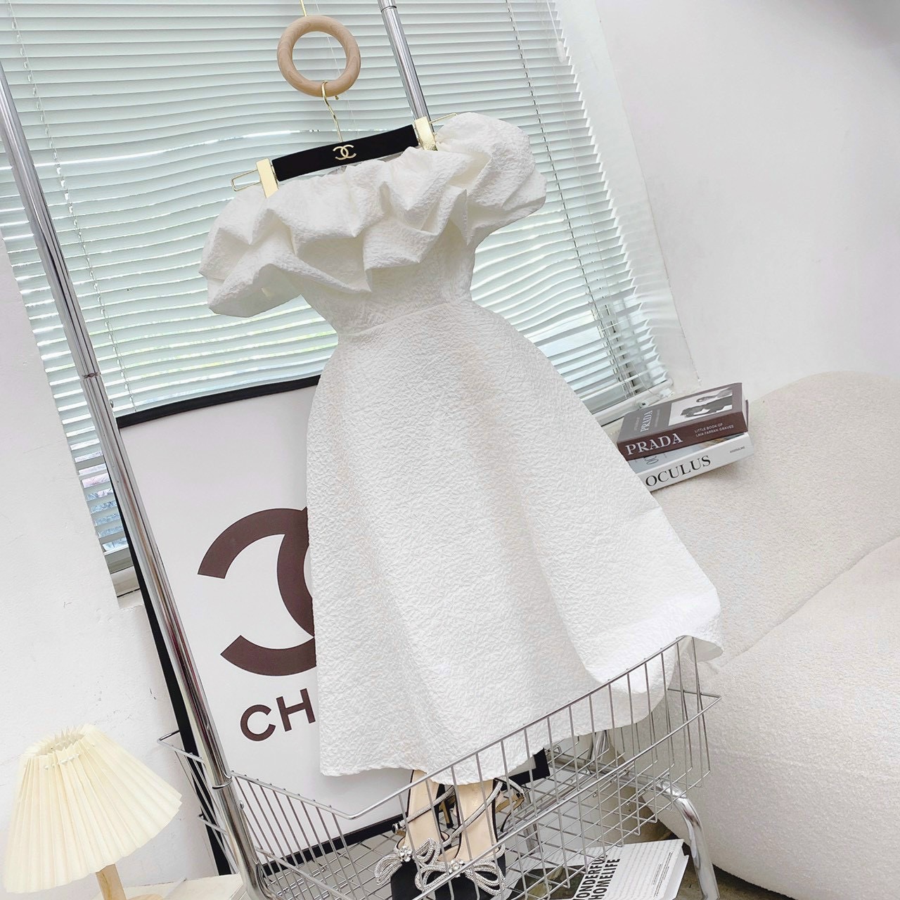 Đầm midi bẹt vai phồng chất xốp sang trọng